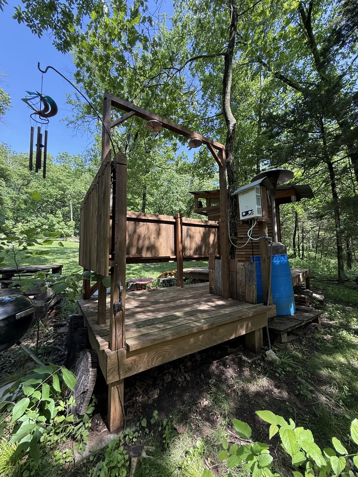 Dual-head outdoor shower with hot water